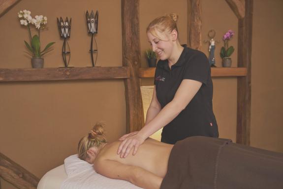 Wellness-Massage - Vulkanhotel Steffelberg in der Eifel